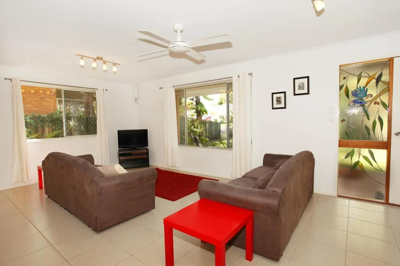 35 Santa Monica Avenue Vila Coolum Beach Austrália